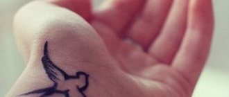 Egy madár tetoválása a csuklón jelentése