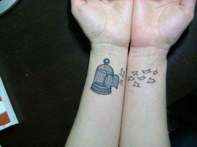 Tetoválás madarak - Madarak tetoválás a csuklóra - Madár tetoválás a csuklóra