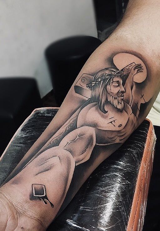 Jesus korsfæstet tattoo