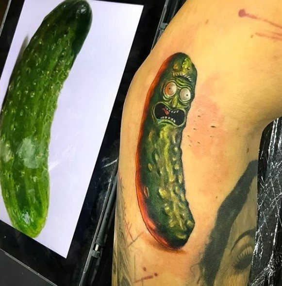Τατουάζ του Rick and Morty. Ασπρόμαυρο σε βραχίονα, πόδι, χέρι, πλευρά, φωτογραφία