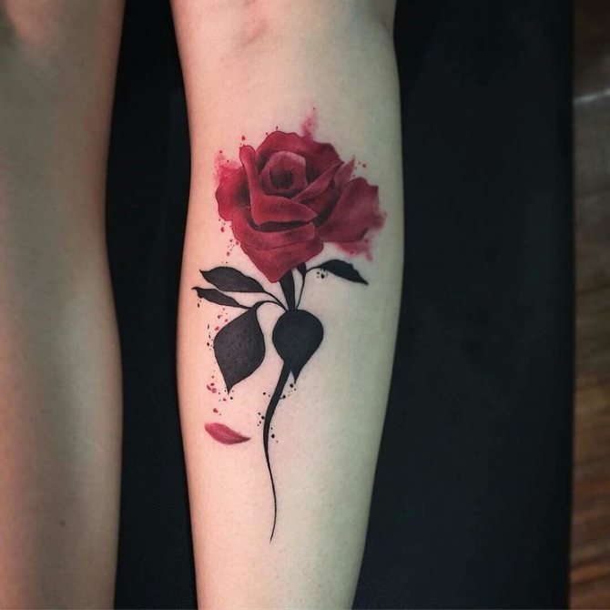 Tetovējums roze uz rokas