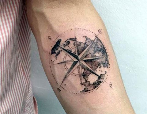 Tatuaj de vânt Rose pe mână - Imagine