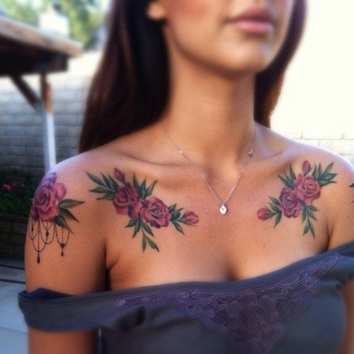 tatuiruotės rožės ant krūtinės