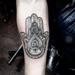 Tatuagem da mão de Fátima