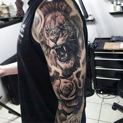Татуировка на ръката за мъже - лъв