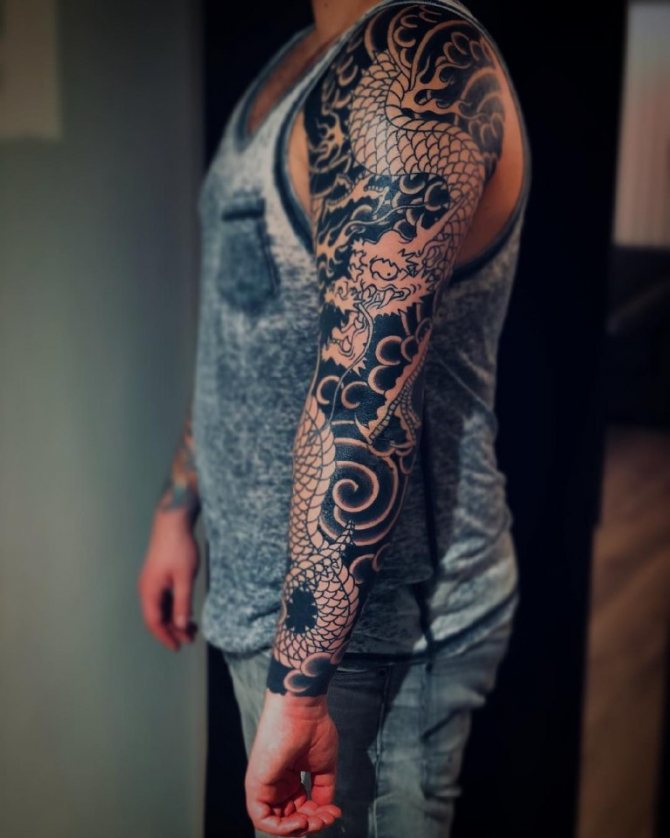 Tetovanie rukávu draka na boku