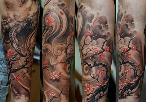 Manicotto del tatuaggio con albero di ciliegio
