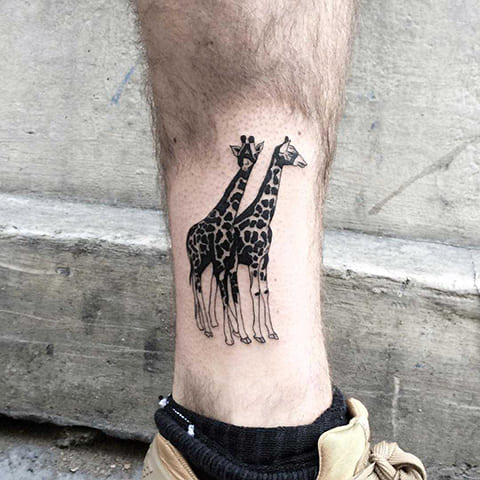 Татуировка с два жирафа