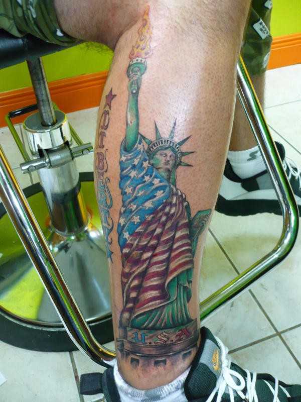 Tatuagem com uma bandeira