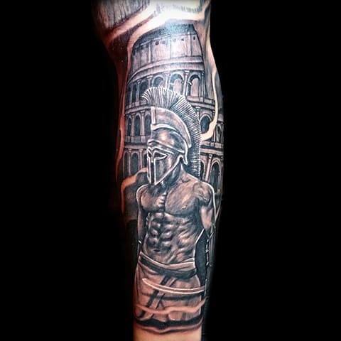 Tatuaggio con un gladiatore