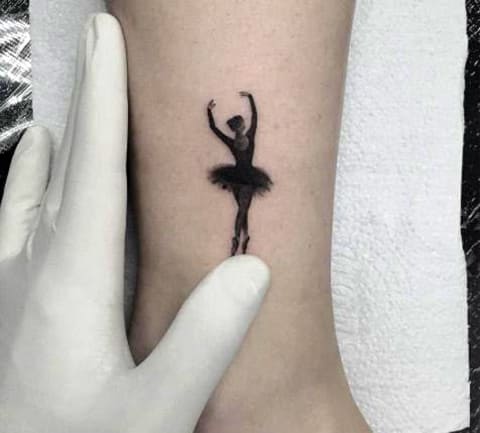 Tatuiruotė su mini balerina