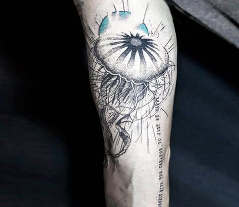 Medusa-tatovering og indskrift