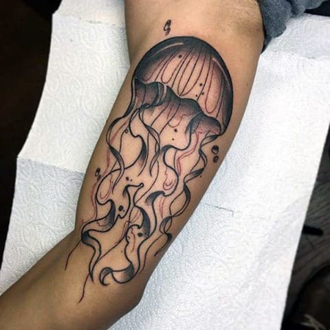 Татуировка с медузи на ръката