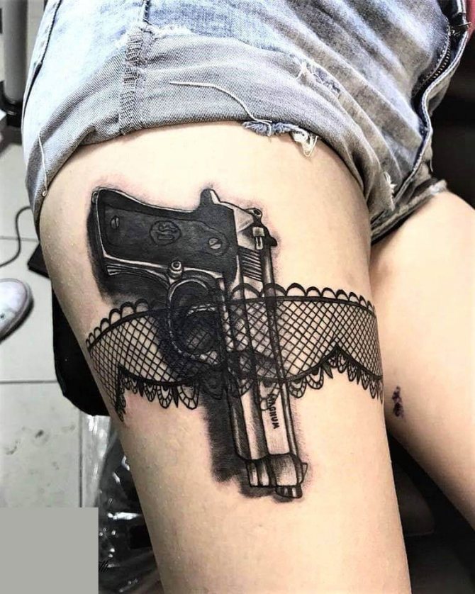 татуировка с пистолет
