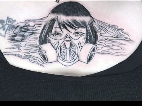 Татуировка с газова маска - снимка