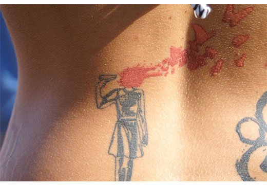 Tatuagem de uma marca de nascença nas suas costas