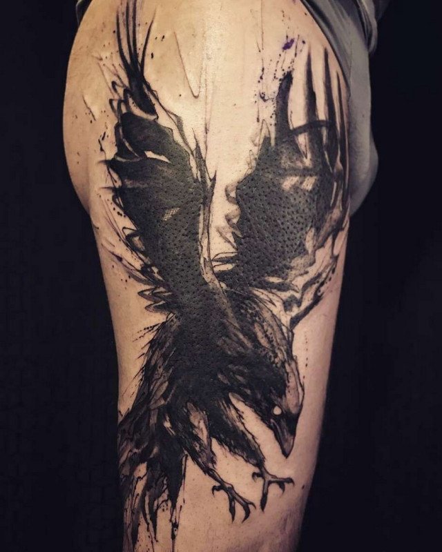 Tatuagem com um corvo