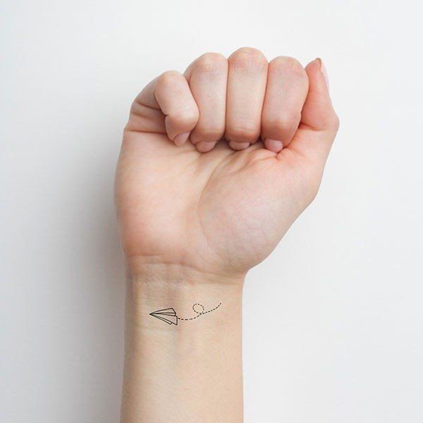 esboço de avião tatuado
