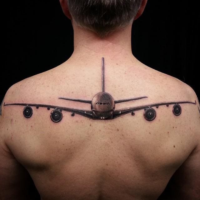 tetováló repülőgép