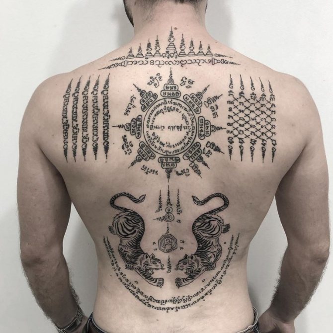 tetováló sámán