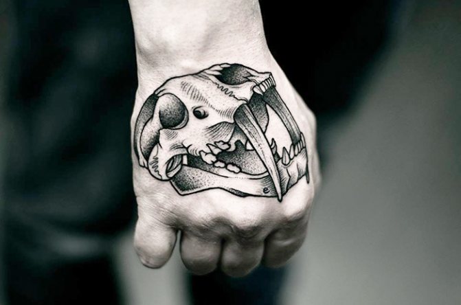 Τατουάζ με νόημα για άντρες. Σκίτσα, φωτογραφίες