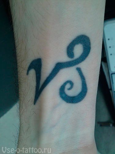 Tatuaż-znaku zodiaku - koziorożec na przedramieniu