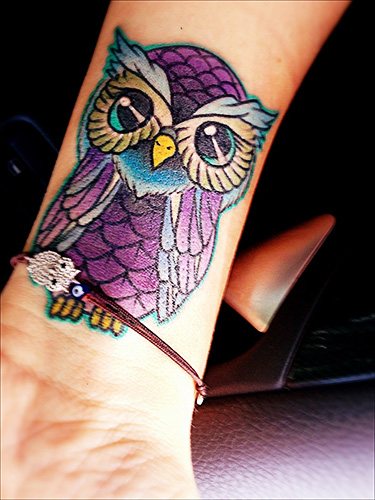 Tatuointi pöllön käsivarteen tytöille. Valokuva, merkitys, luonnokset