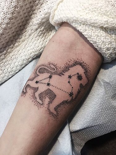 Tatuiruotė Liūto žvaigždynas. Nuotrauka, prasmė, eskizai mergaitėms