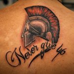 Spartaanse helm tattoo. Betekenis, schetsen, foto's