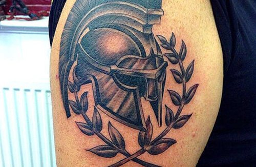 Tatuaggio dell'elmo spartano. Significato, schizzi, foto