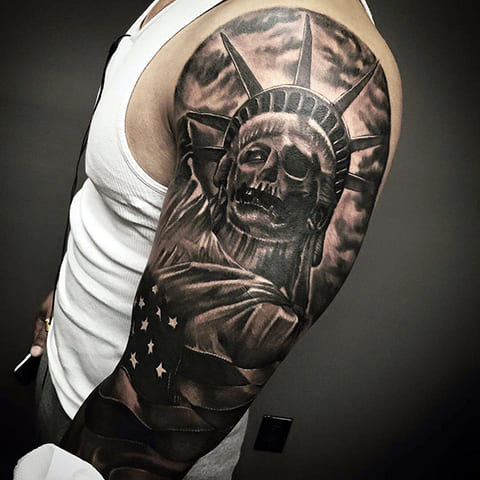 Tattoo van Vrijheidsbeeld in de vorm van een schedel