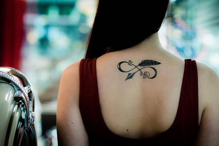 βέλος τατουάζ έννοια για τα κορίτσια