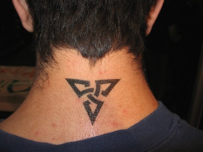 Triguba trikampio tatuiruotė