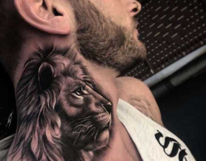 Татуировка под формата на спокоен лъв - олицетворение на непоколебимостта