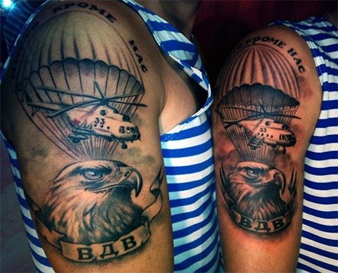 Tatuagem de ombro das tropas aerotransportadas