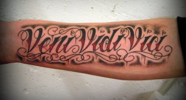 Tattoo Veni, vidi, vici（我来了，我看到了，我征服了！）。素描、翻译、意义