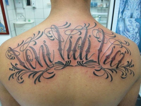 Tattoo Veni, vidi, vici (Kwam, zag, overwon!). Schets, vertaling, betekenis.