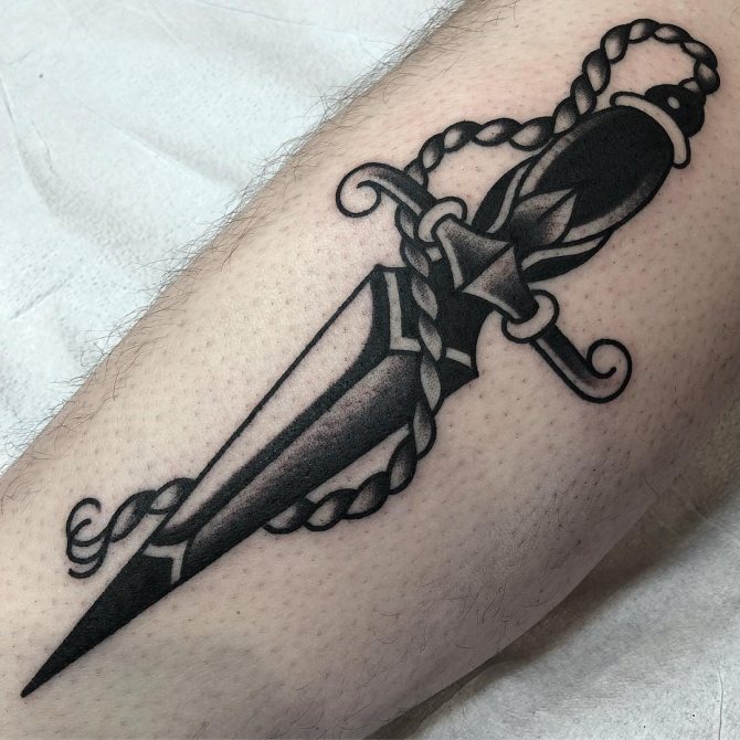 tatuaggio corda avvolge pugnale