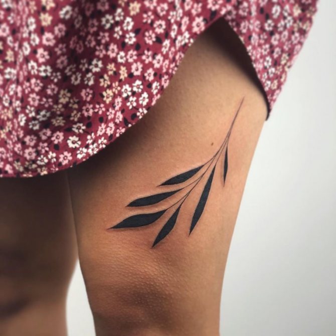 tatuaggio di un ramoscello con foglie