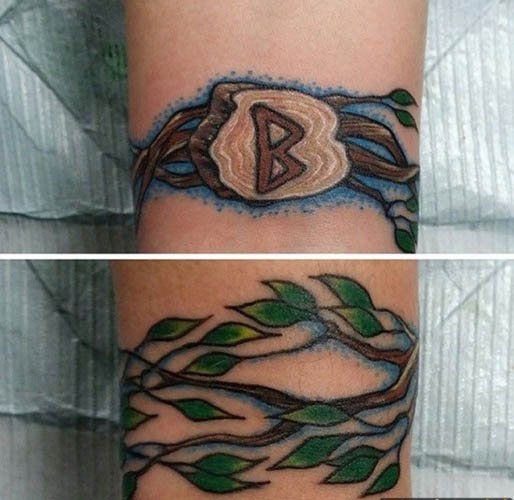 Tattoo rond de biceps man, vrouw. Foto: in de Slavische stijl, het Scythische patroon, Keltische knopen