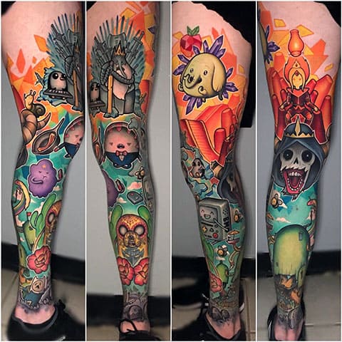 Adventure Time tatovering på benene