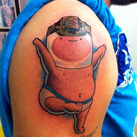 Adventure Time tatuointi olkapäässä