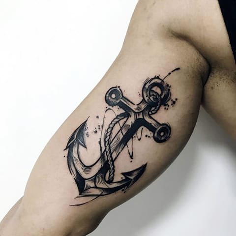 Anker tattoo op hand