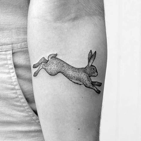 Tetovanie zajaca na ruke - fotografia
