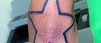 Tatuaggio a stella sul gomito