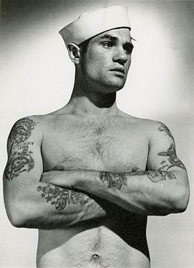 Homme tatoué des années 1940