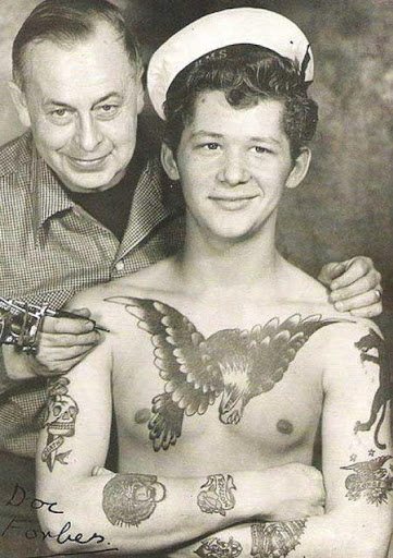 Tetovaný chlapík 50. léta 20. století