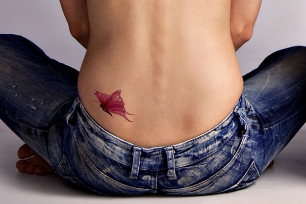 Foto de tatuagem de borboleta