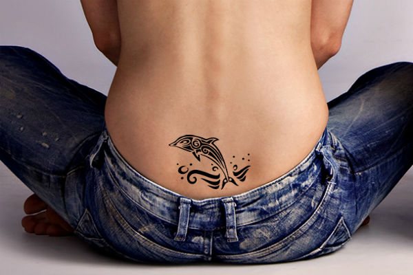 Fotografia de tatuagem de golfinhos