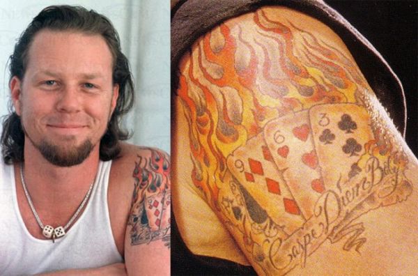 Tatuaggio di James Hatfield: carte e fuoco